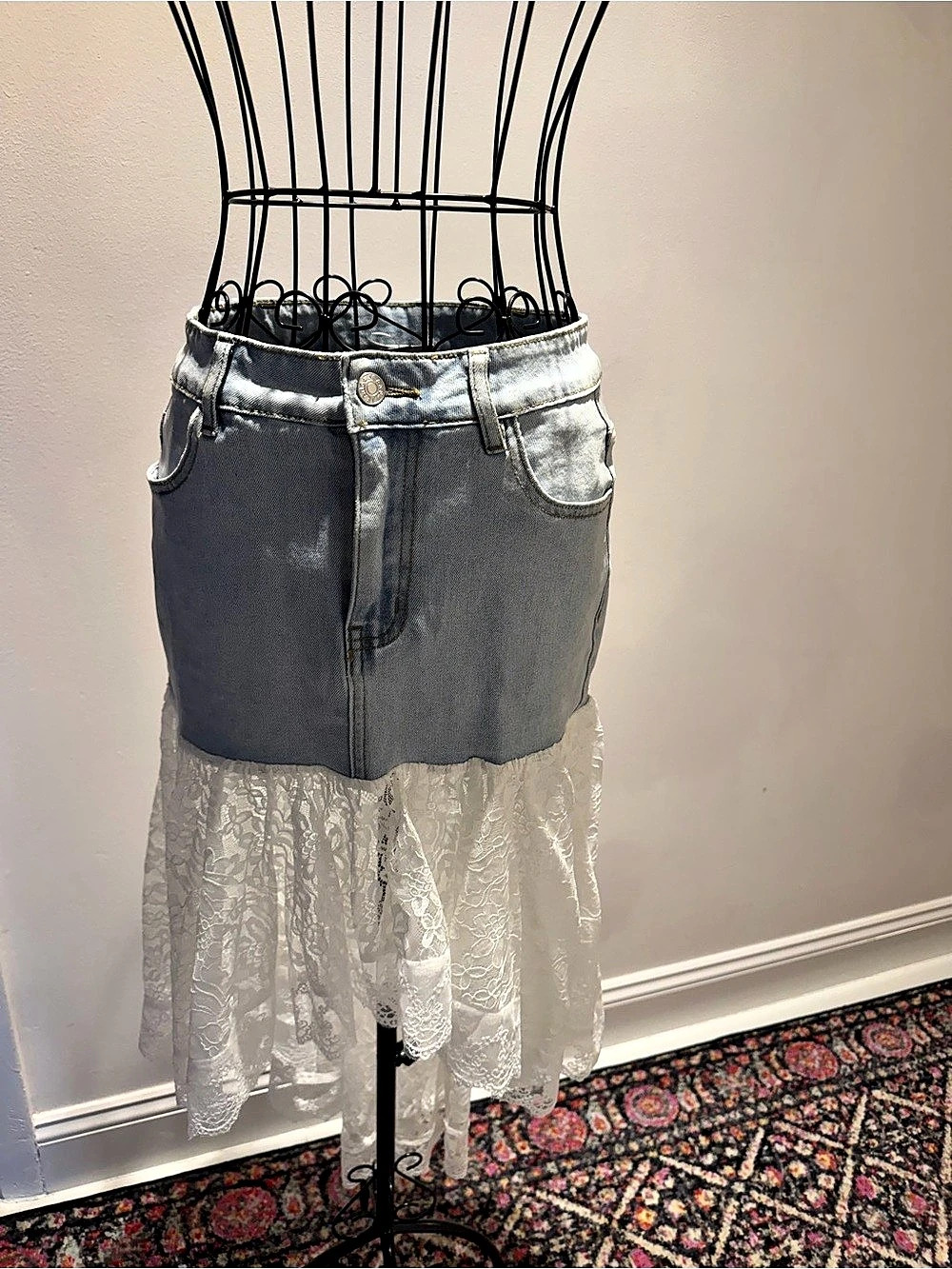 FASHION CLASSIC Denim Skirt with Lace Overlay Size Small NWT